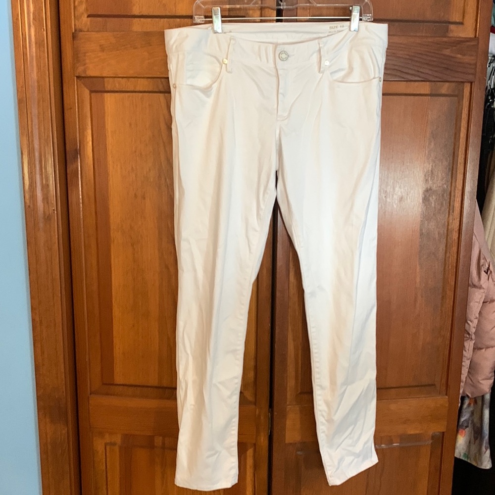 Lily white pant! Super comfortably and stretchy! Size 10. Slightly worn.